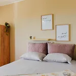Theview Apartment